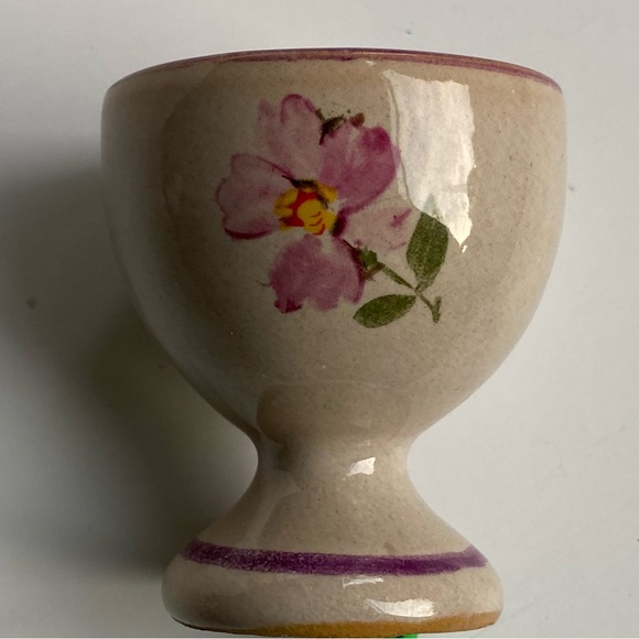 2 Egg Cups Pottery Signed Beige Pink Trim Flowers EUC Breakfast Eggs Easter - Picture 15 of 16
